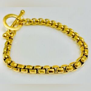 Elegant Gold Toggle Bracelet